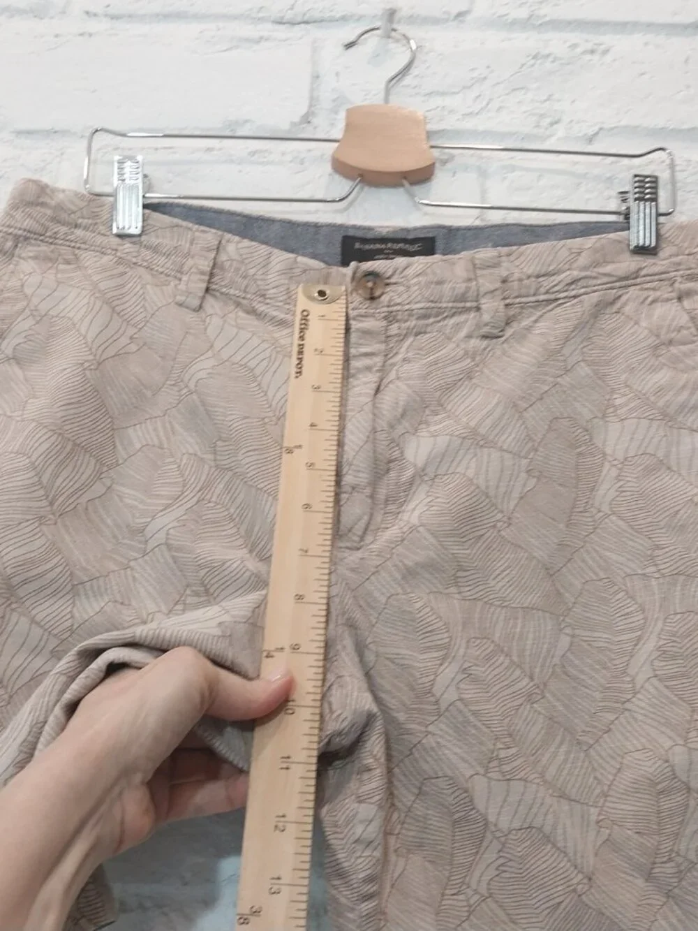 Banana Republic Aiden Shorts Mens 33 Beige Brown Leaves Print 100% Cotton 9